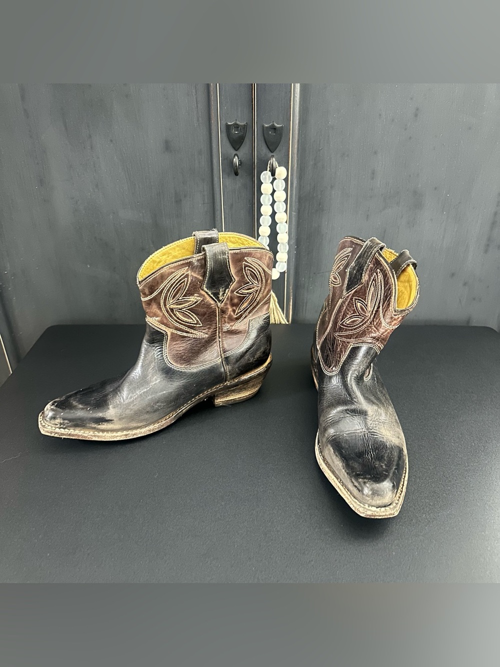 BedStu Brown & Black Leather Western Ankle Boots with Yellow Lining size 7.5